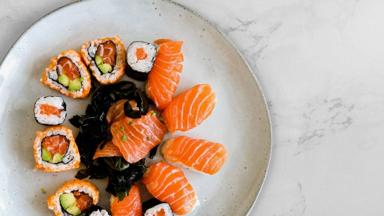 Filtrera restauranglistan på de som serverar "Sushi"